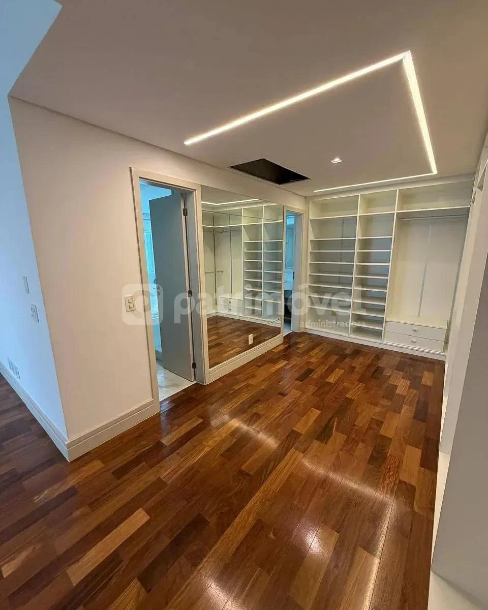 Apartamento com 4 quartos e cozinha integrada em 431 m² — photo 11