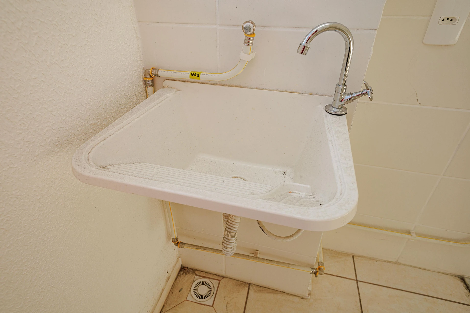 Apartment with 2 bedrooms and a glass-enclosed shower — photo 3
