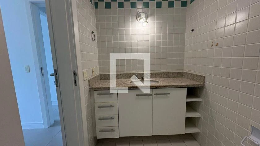 4-bedroom house with a washing machine — photo 3