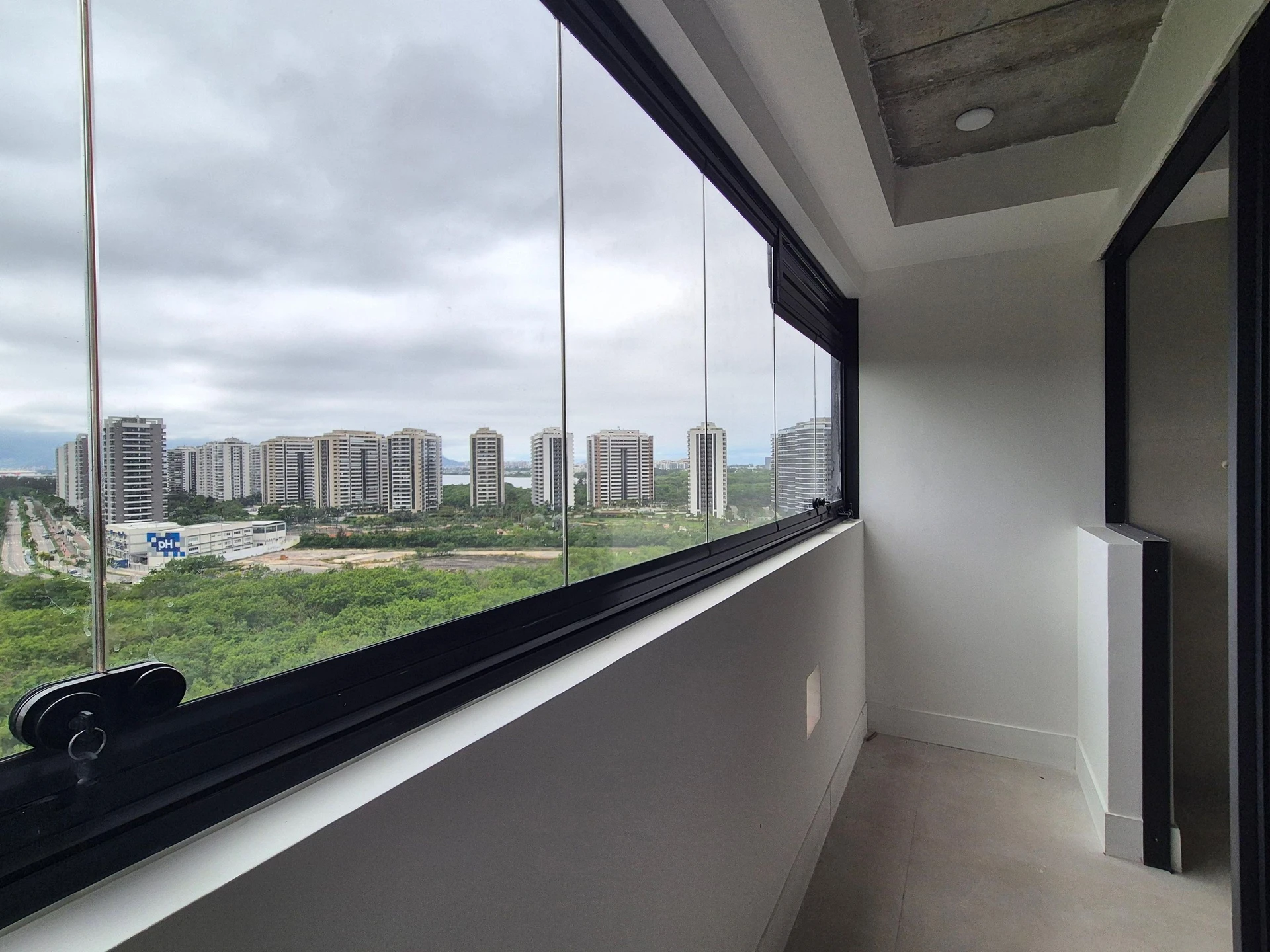 3-bedroom apartment with a mountain view — photo 7