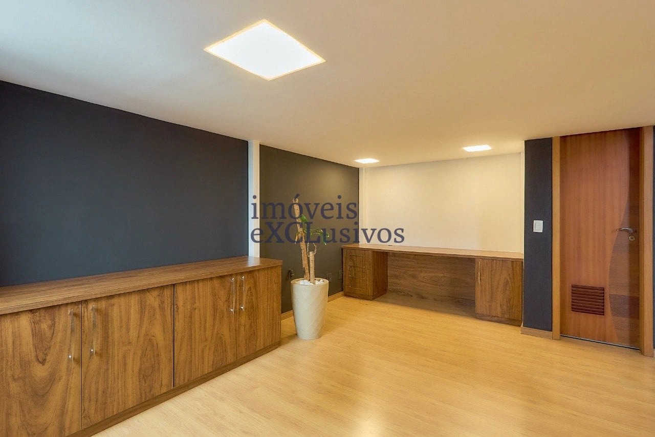 Home office in a 2-bedroom apartment, 110 m² — photo 6