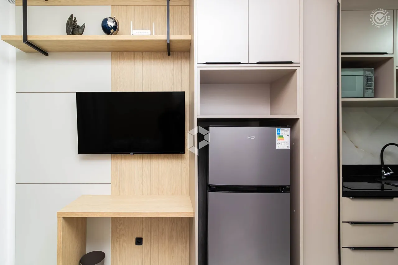 Furnished 1-bedroom apartment with enclosed balcony — photo 10