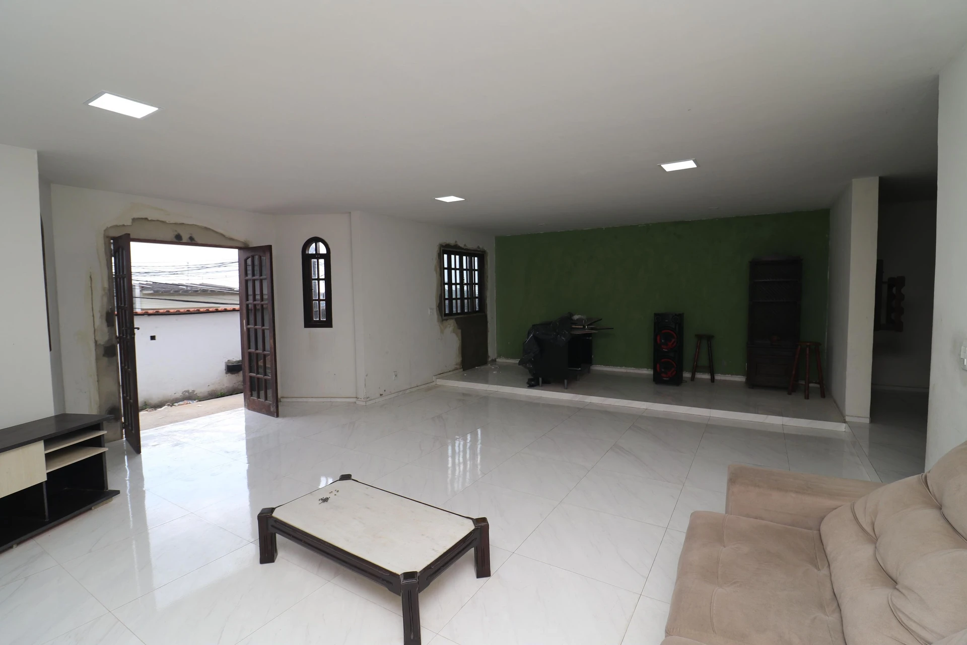 House with 4 suites and 3 parking spaces with private garden