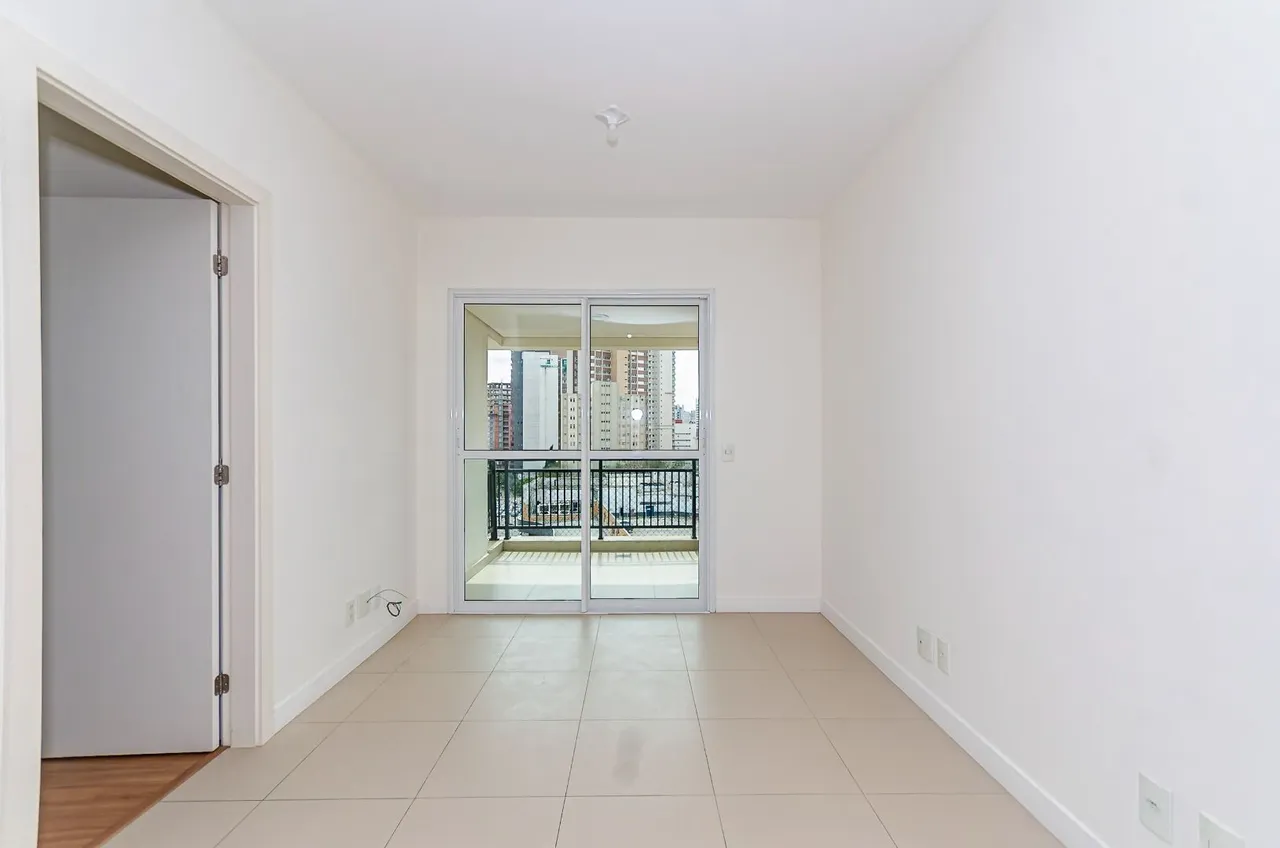 3-bedroom apartment with separate kitchen and gas stove
