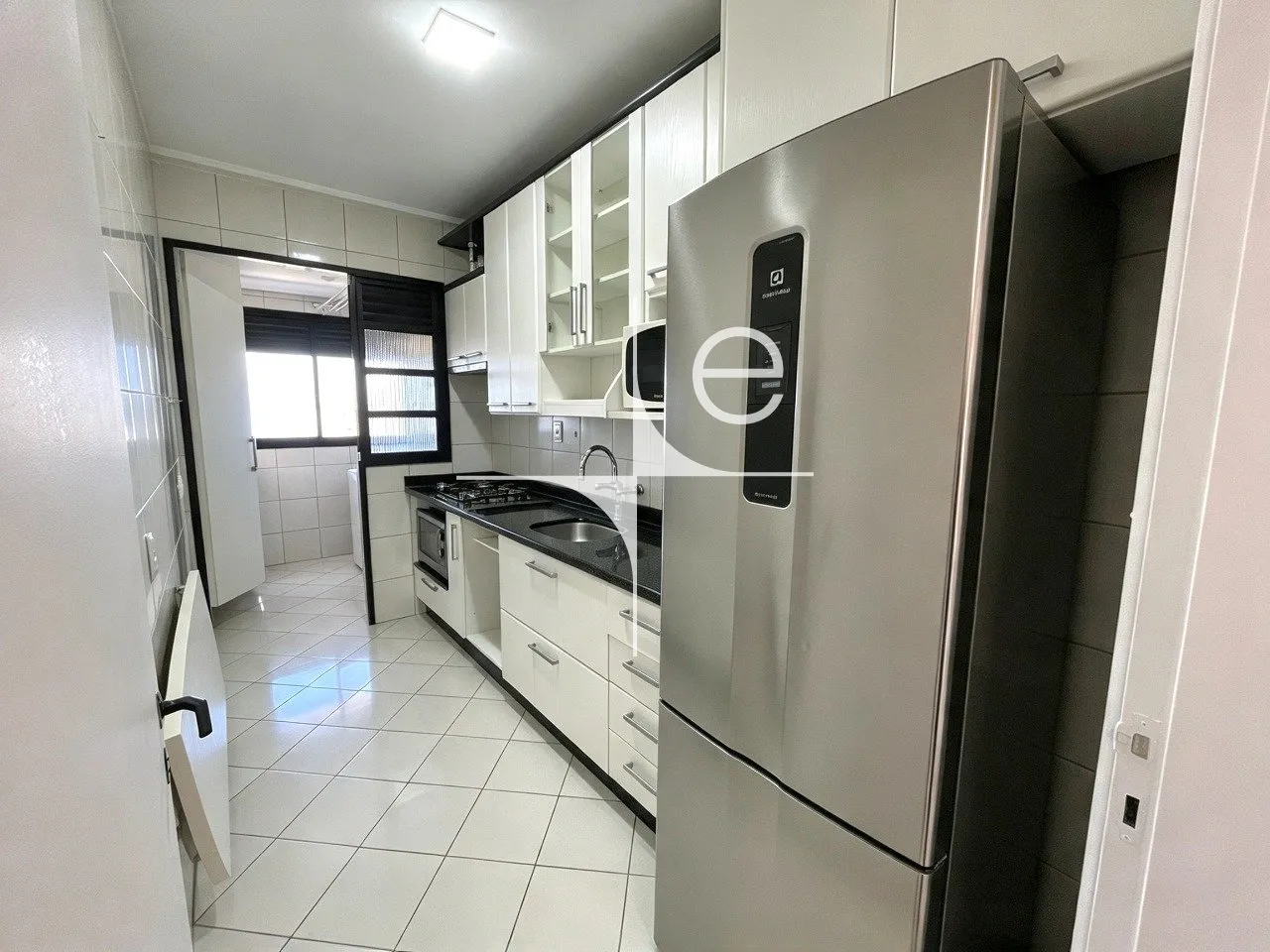 3-bedroom apartment with a washing machine — photo 3
