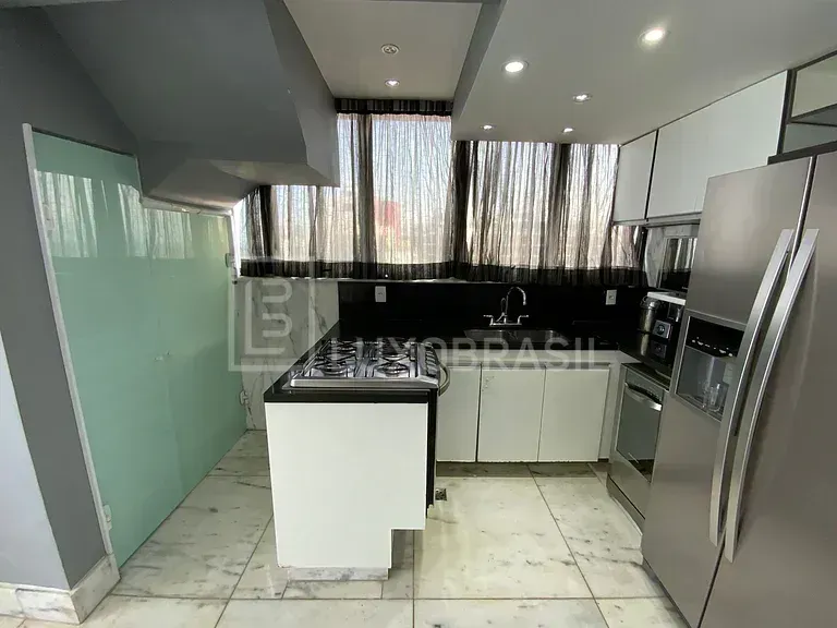 Furnished 3-bedroom apartment with enclosed glass balcony — photo 10