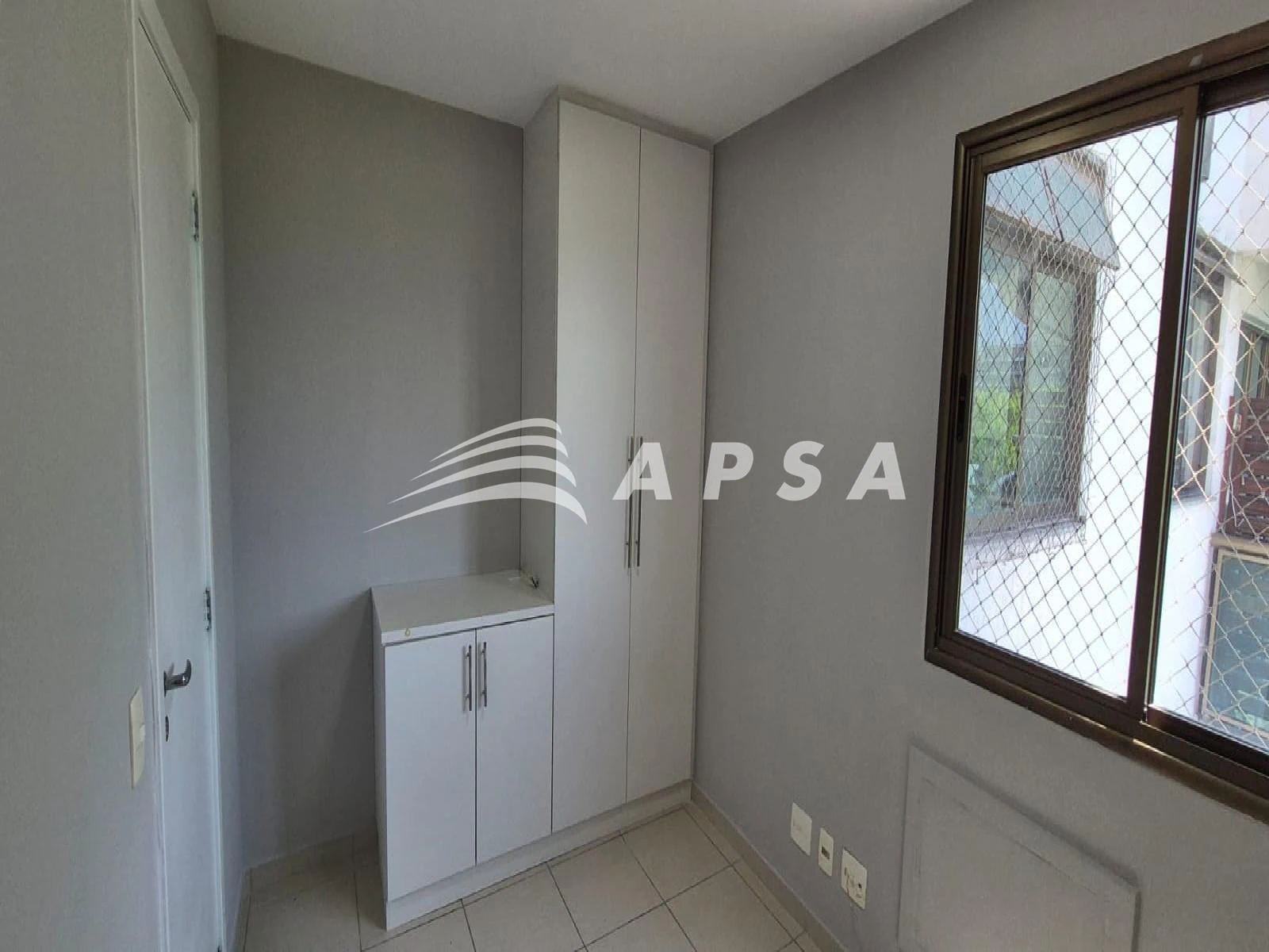 Glass-enclosed balcony in a 3-bedroom apartment, 91 m² — photo 17