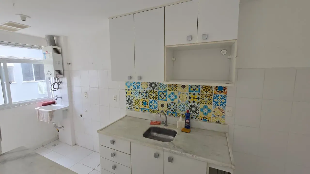 2-bedroom apartment in a building with a gym — photo 5