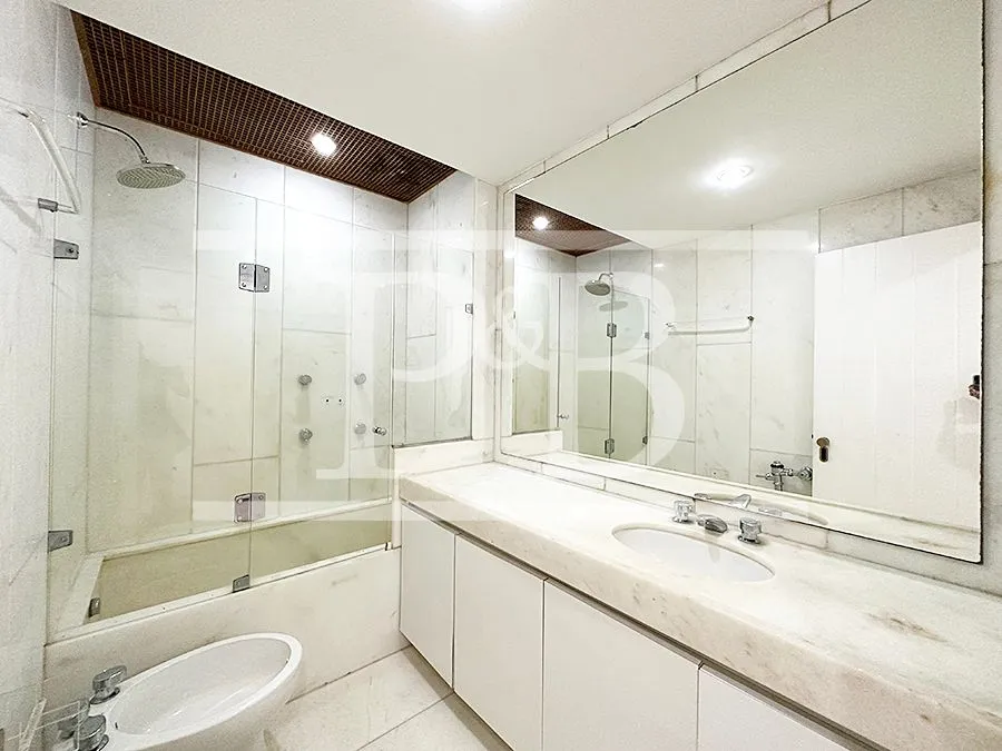 4-bedroom apartment with balcony and 319 m² — photo 29