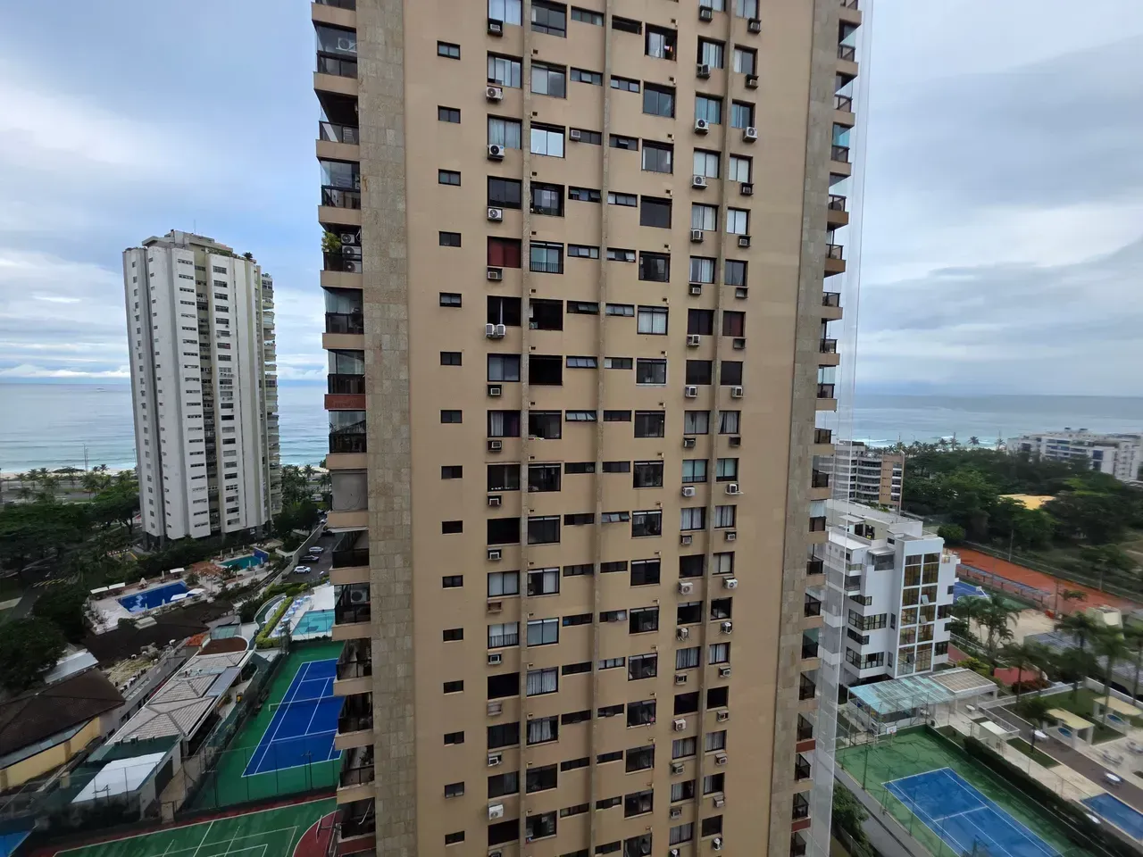Furnished 2-bedroom apartment with 3 bathrooms — photo 19