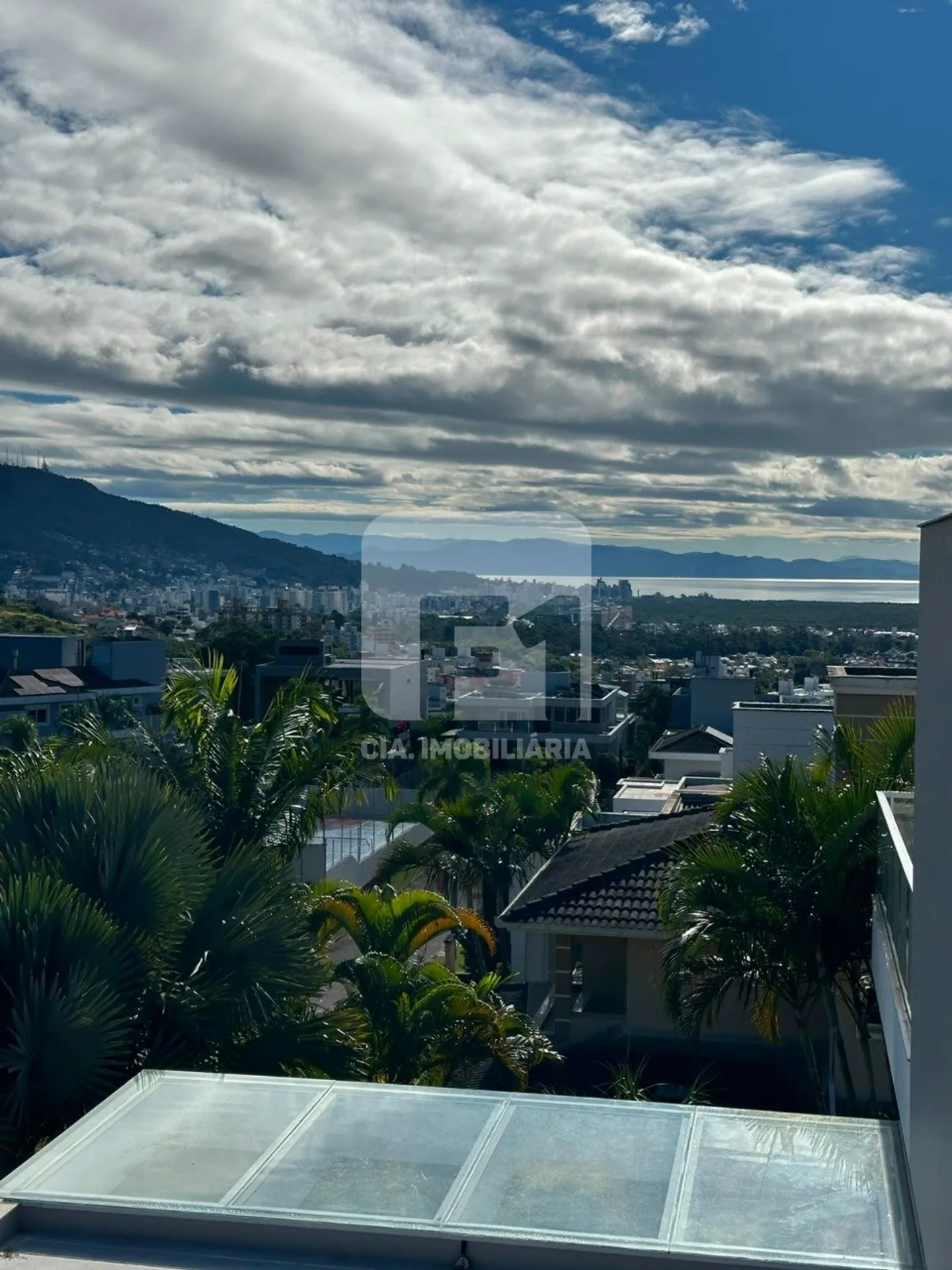 Furnished house with 6 bedrooms and 650 m² total — photo 4
