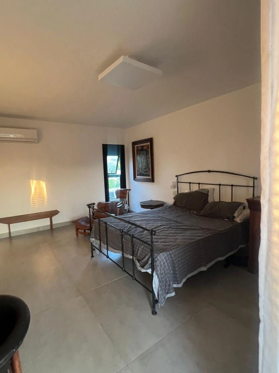 House with 4 en-suite bedrooms and 430 m² with 3 spots — photo 5