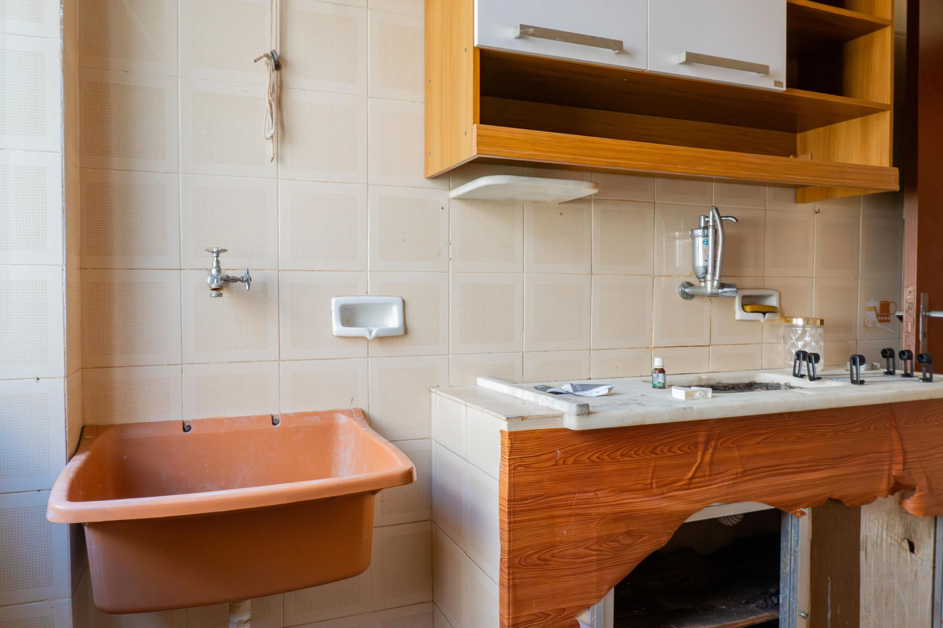 One-bedroom apartment with wood or laminate floors — photo 17