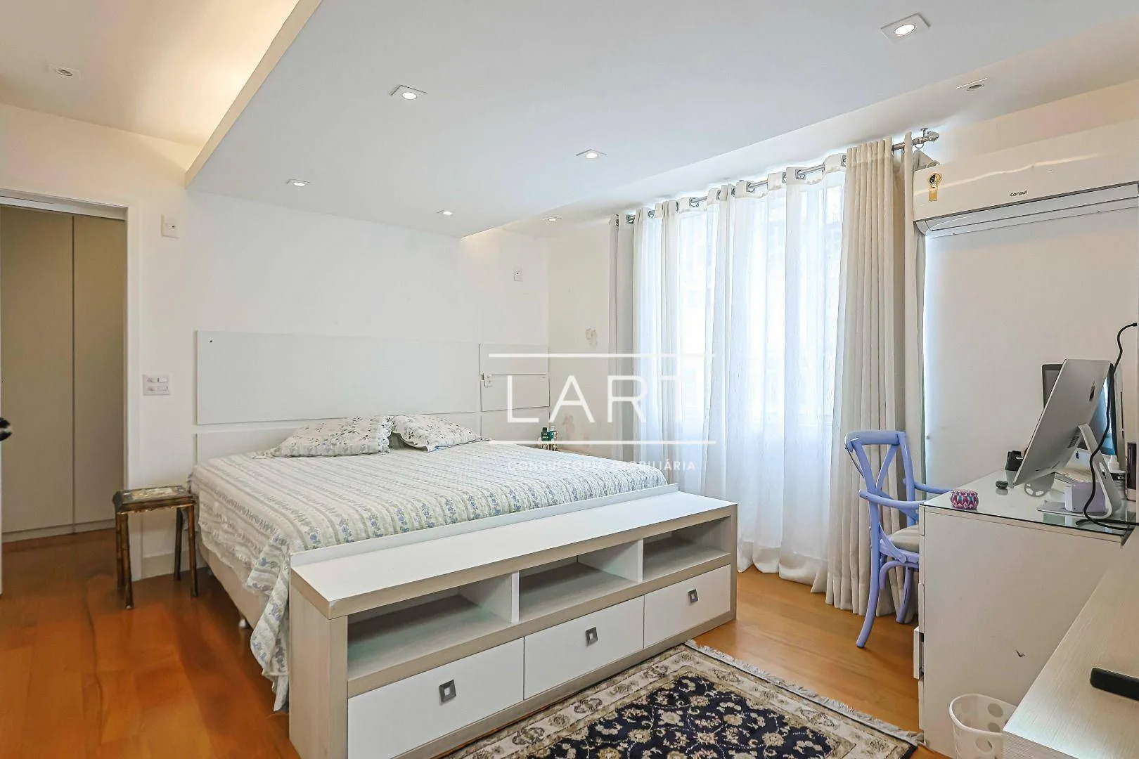 Apartamento com 4 dormitórios e 350 m²; área social ampla — photo 34