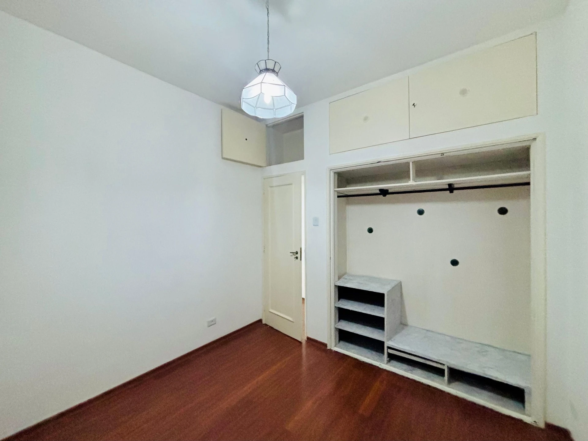 Wood or laminate floors in a 3-bedroom apartment, 110 m² — photo 11
