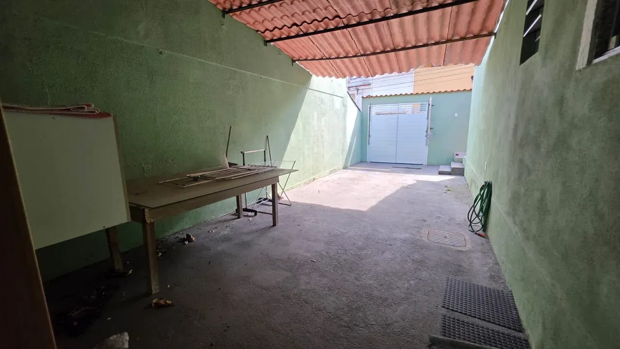 Casa com 3 quartos e 2 banheiros, com garagem para 2 carros — photo 2