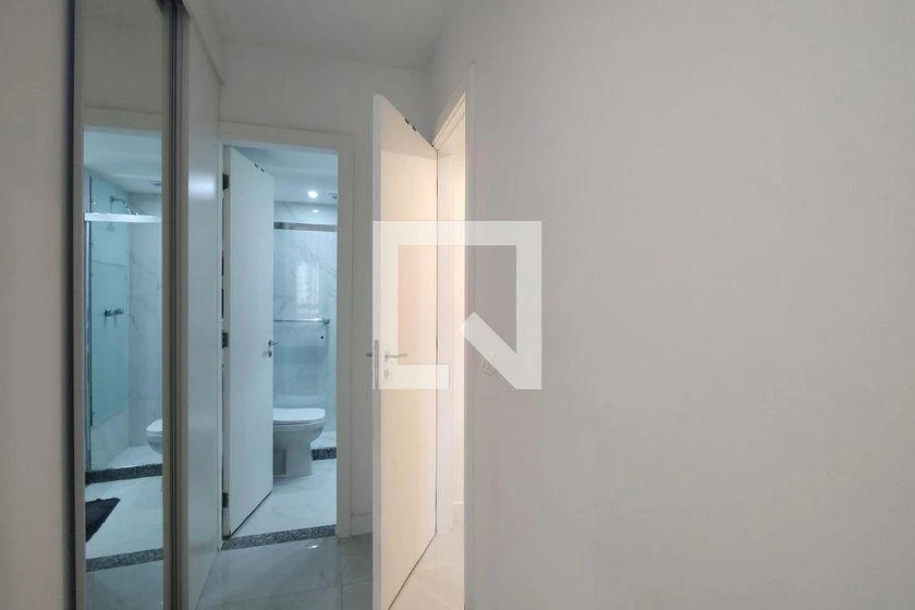 3-bedroom apartment with a walk-in closet — photo 43