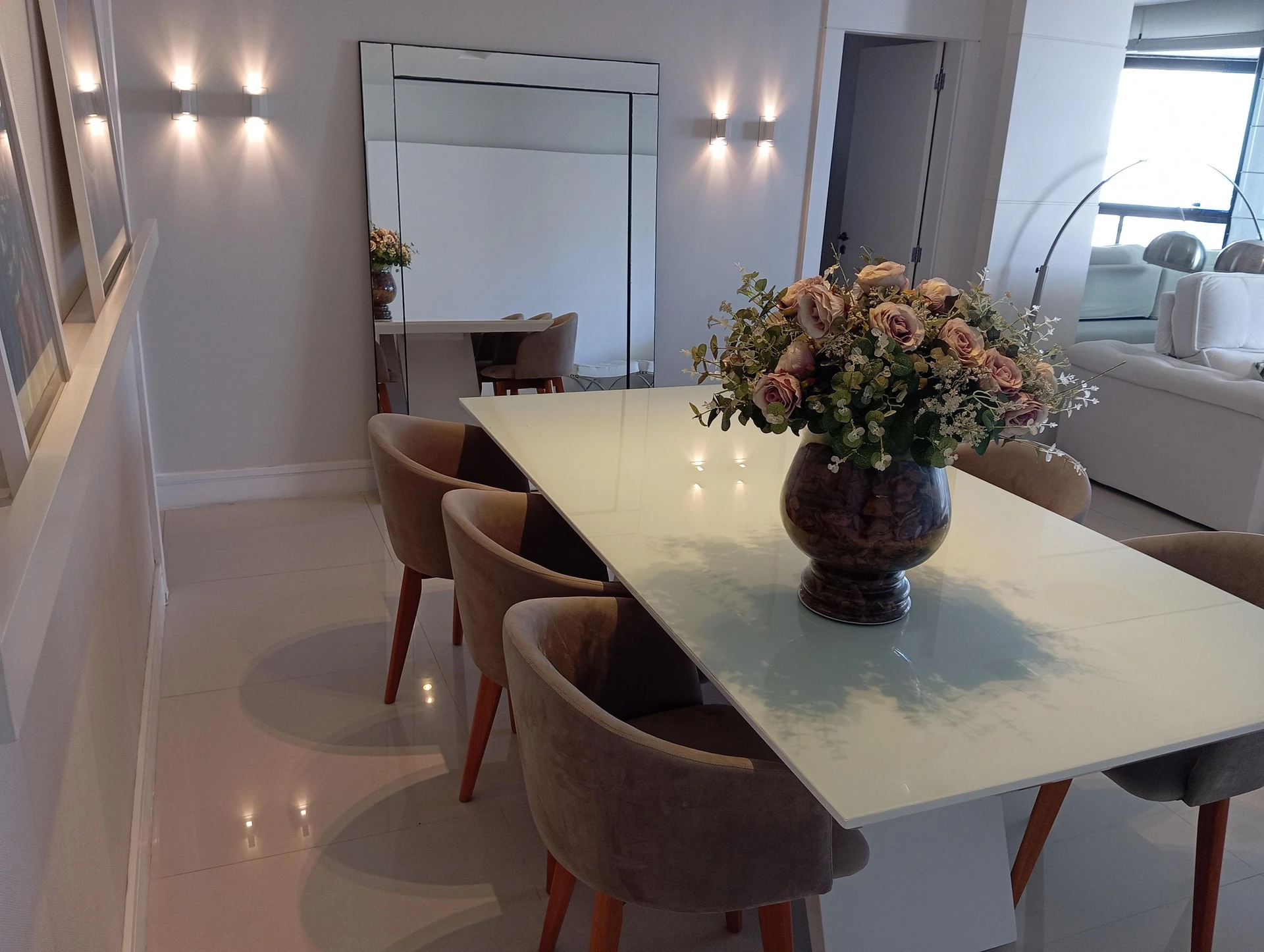Furnished 3-bedroom apartment with enclosed balcony — photo 40