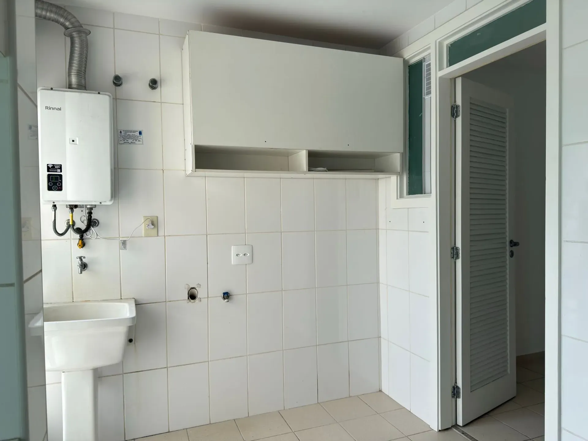 3-bedroom apartment in a building with a gym — photo 24
