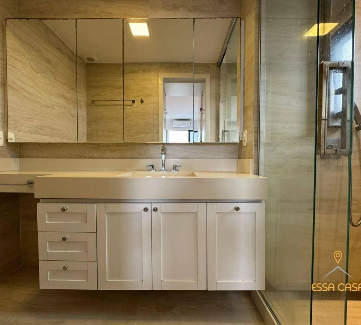 4-bedroom apartment with a water view in Rio de Janeiro — photo 9