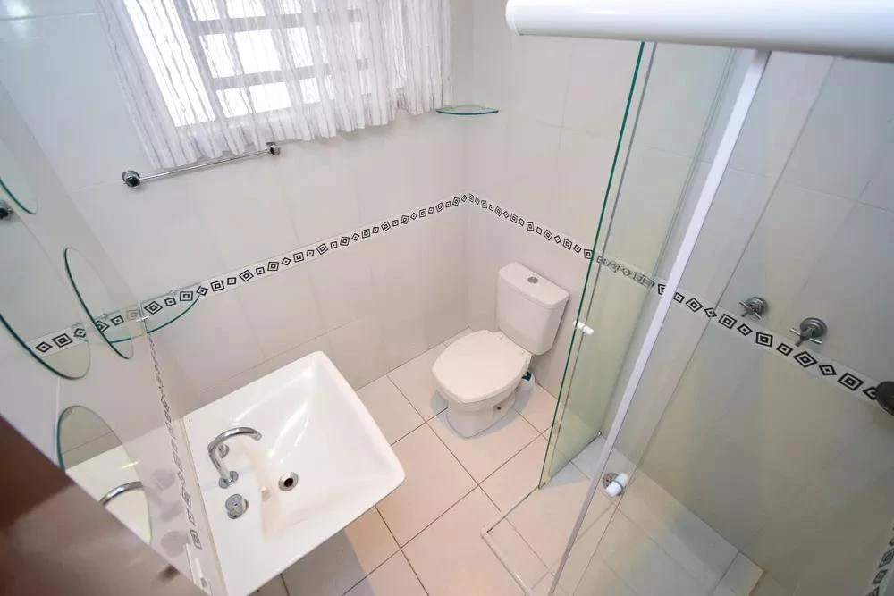 3-bedroom apartment with a bathtub in Curitiba — photo 12