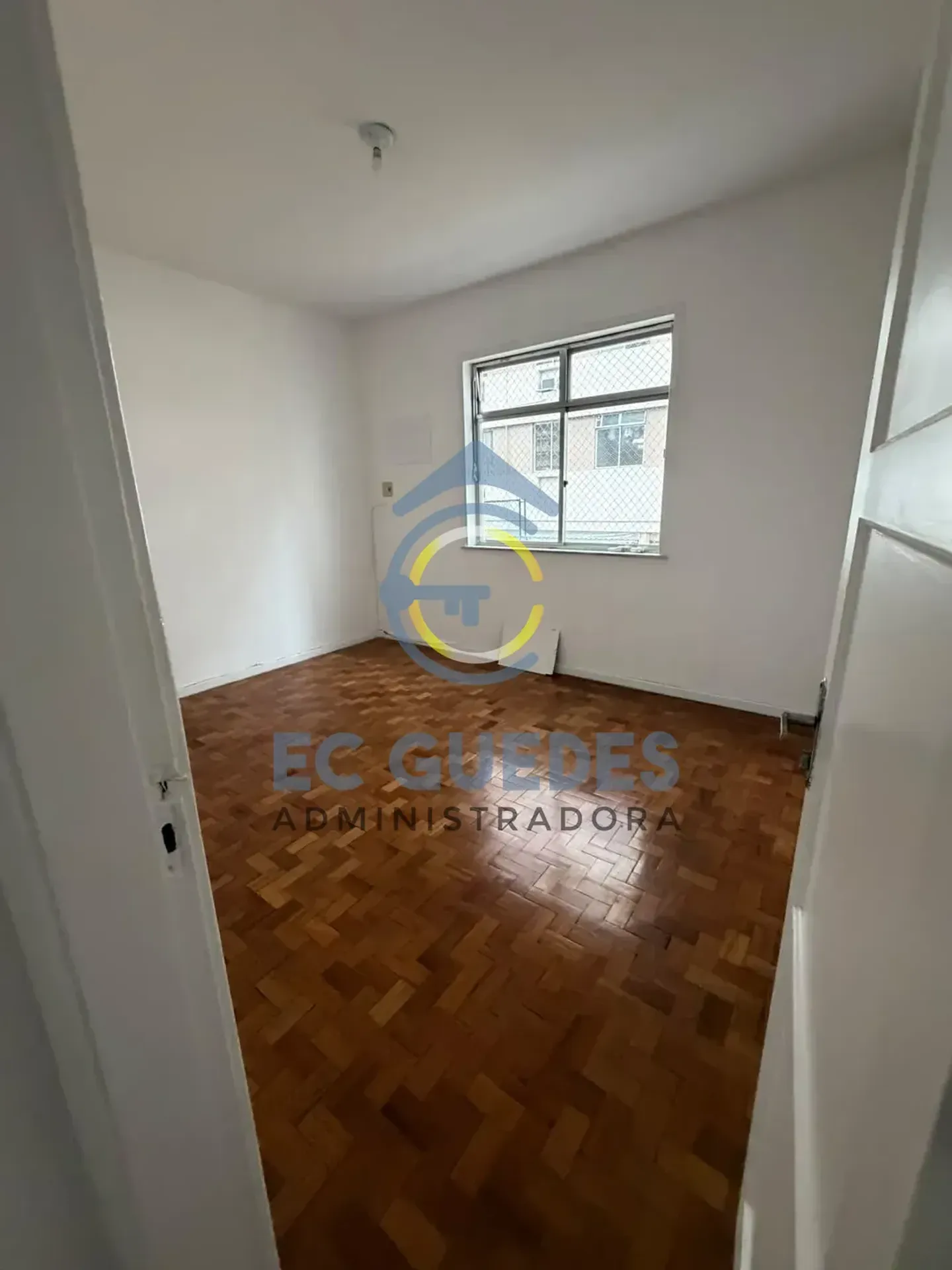 Деревянный пол или ламинат и 2 спальни: квартира 73 м² — photo 3