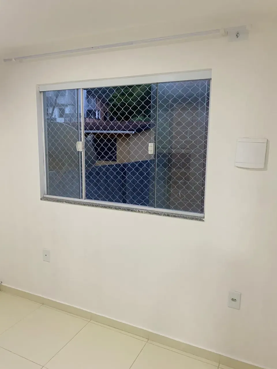 Unfurnished 1-bedroom apartment with a separate kitchen — photo 6