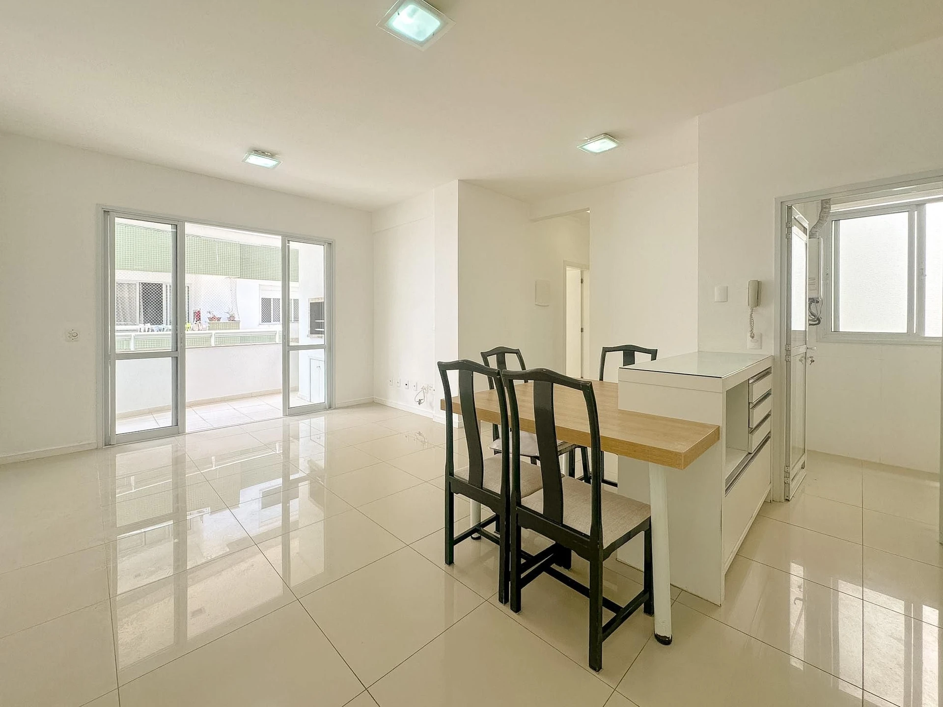 Apartamento mobiliado, 64 m², com varanda gourmet