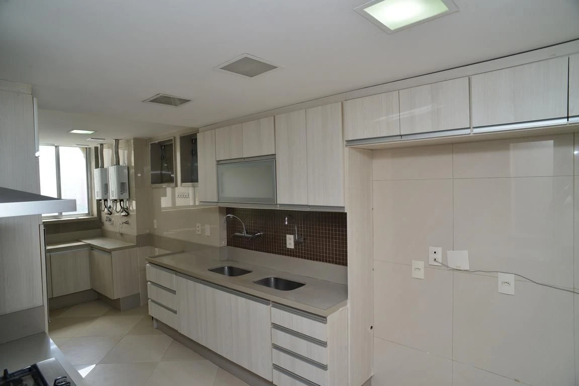 Ванна та 4 спальні: квартира 300 м² — photo 13