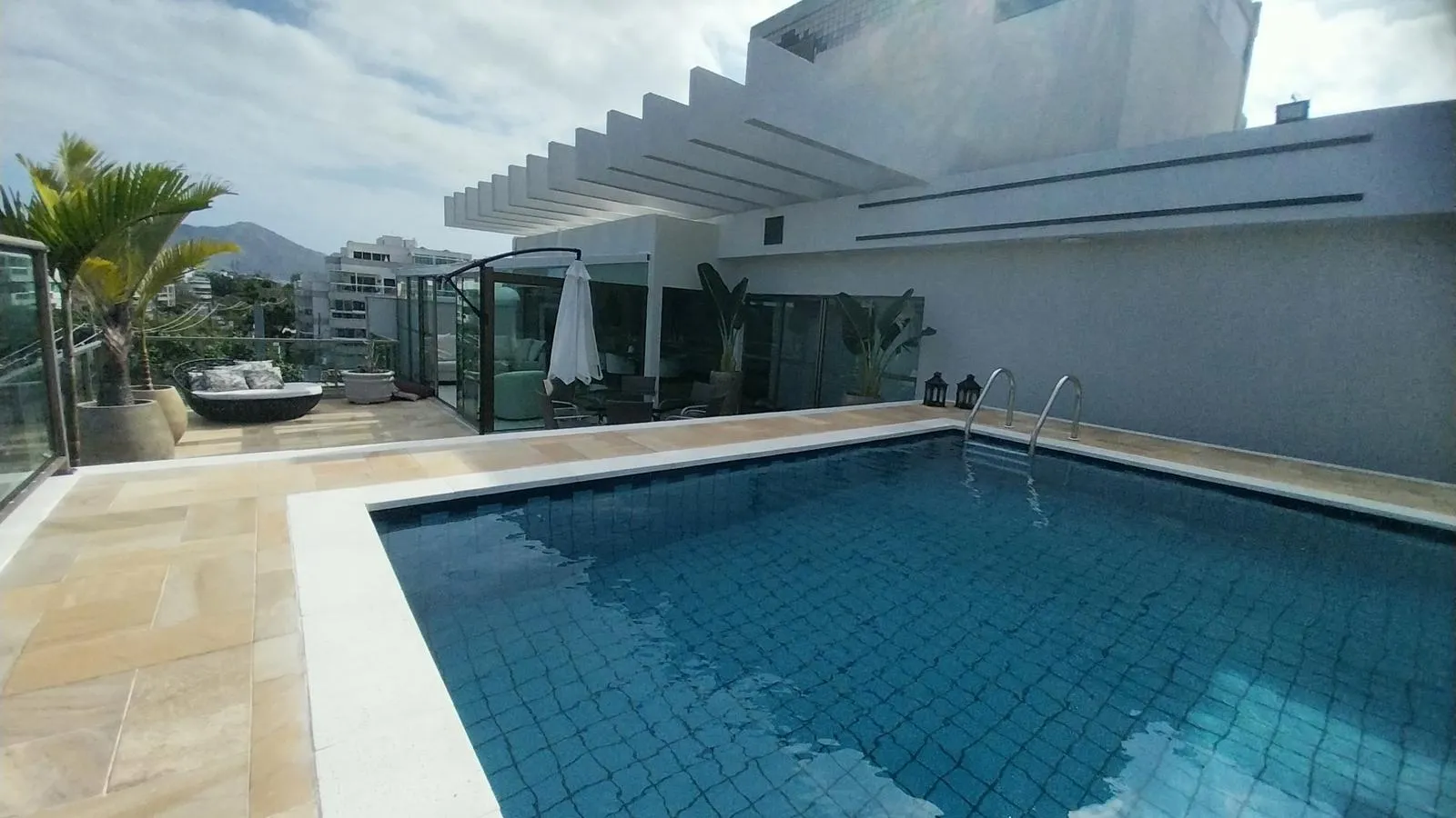 Unfurnished apartment with 4 bedrooms and 5 bathrooms — photo 8