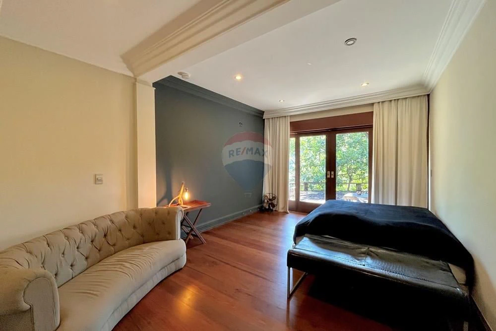 Будинок 1300 м² з 5 спальнями та 10 паркувань — photo 10