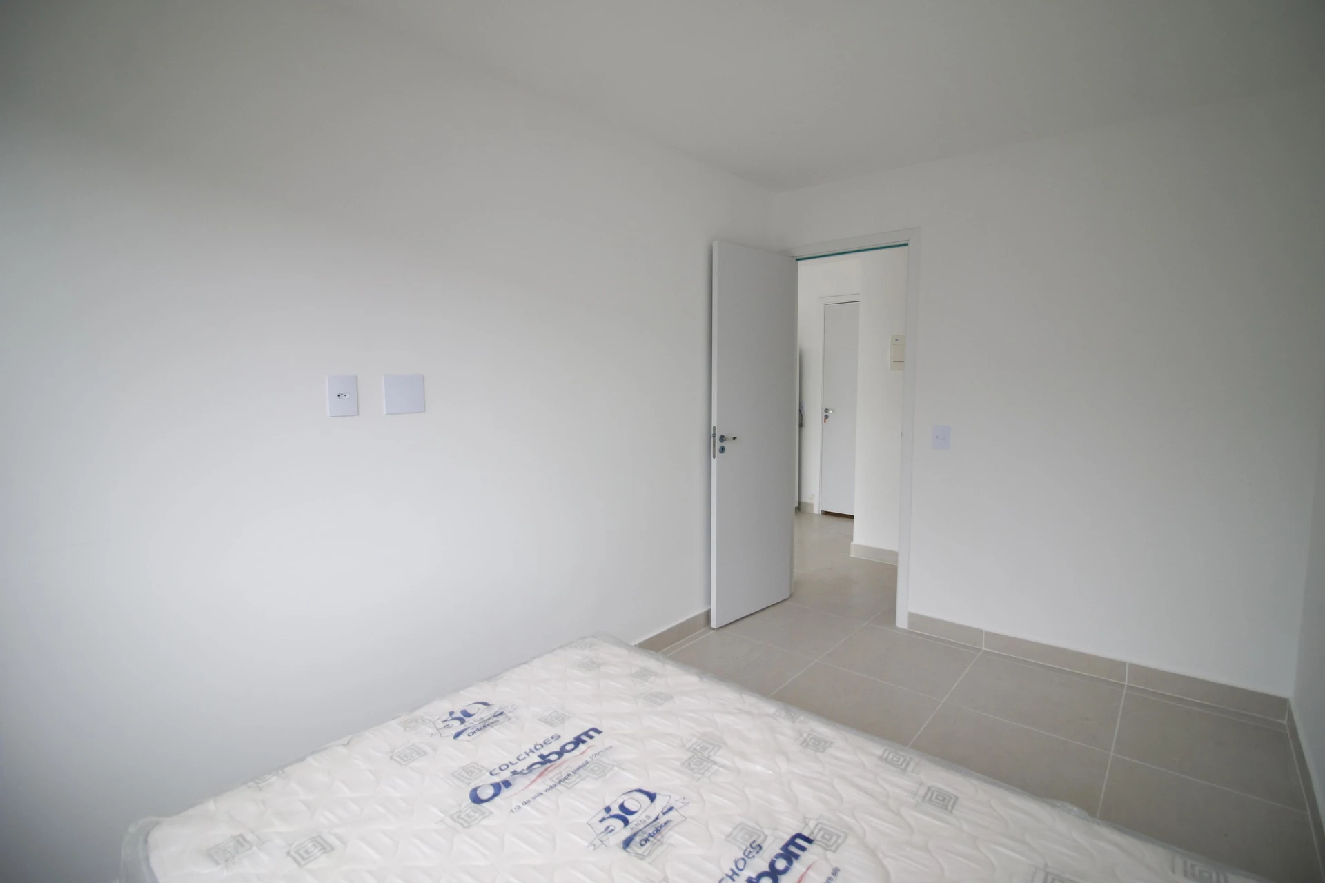 Apartamento de 1 dormitorio con cocina abierta y balcón — photo 10