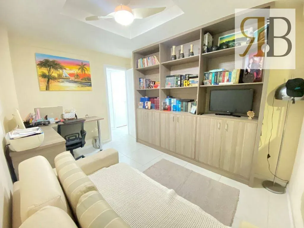 Рабочее место и 4 спальни: квартира 252 м² — photo 6