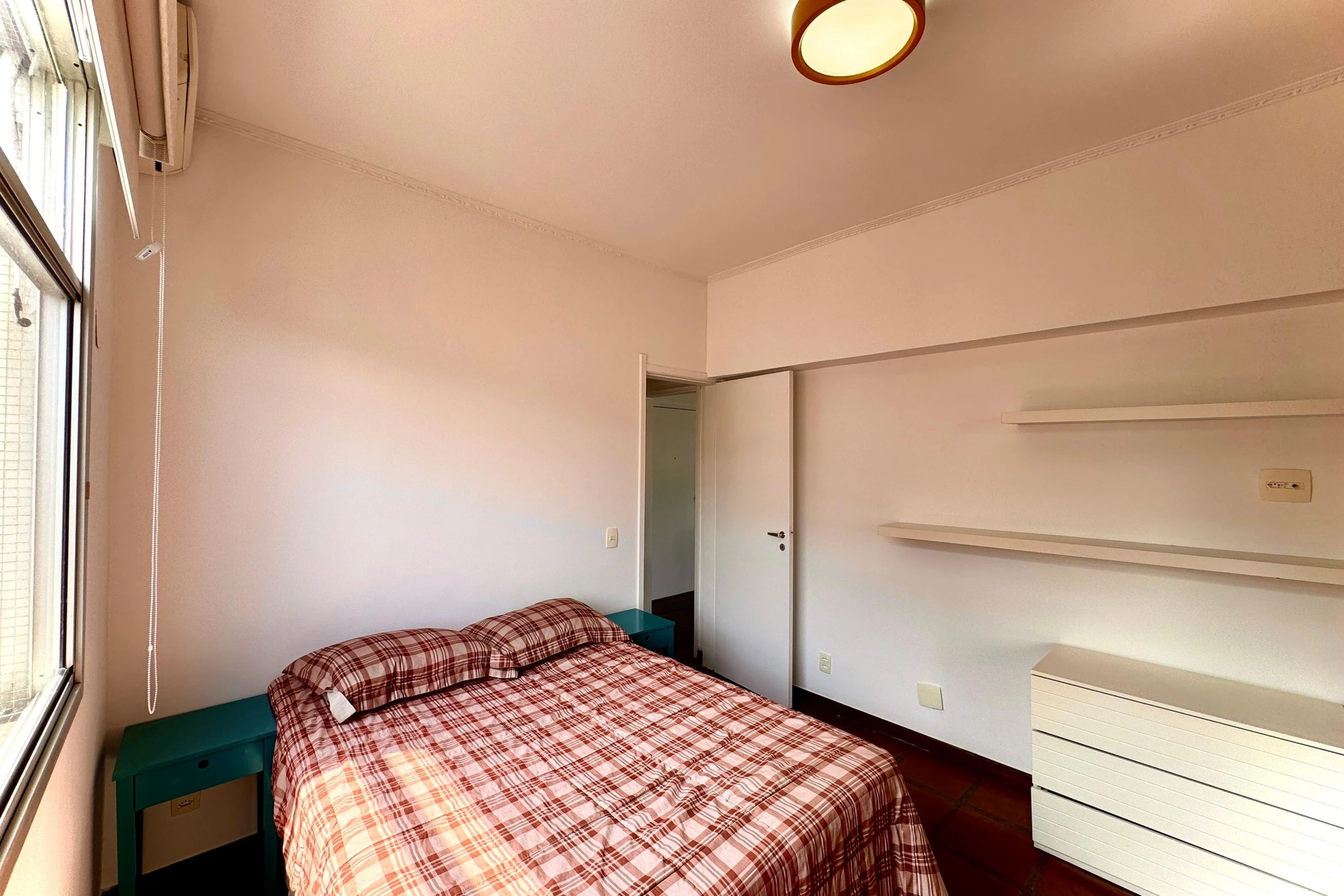 2-bedroom apartment in a building with a gym — photo 7
