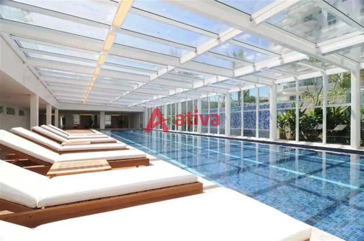 4-bedroom apartment with a glass-enclosed balcony — photo 33