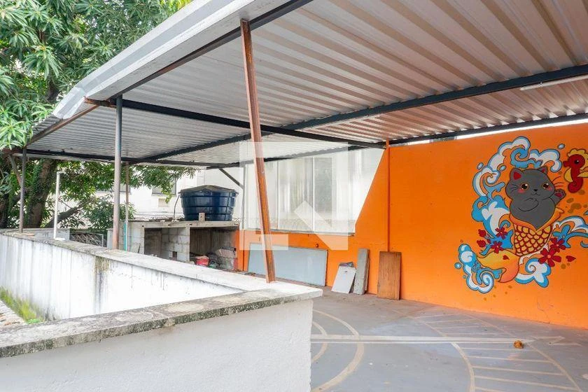Bañera y 4 dormitorios: casa de 230 m²