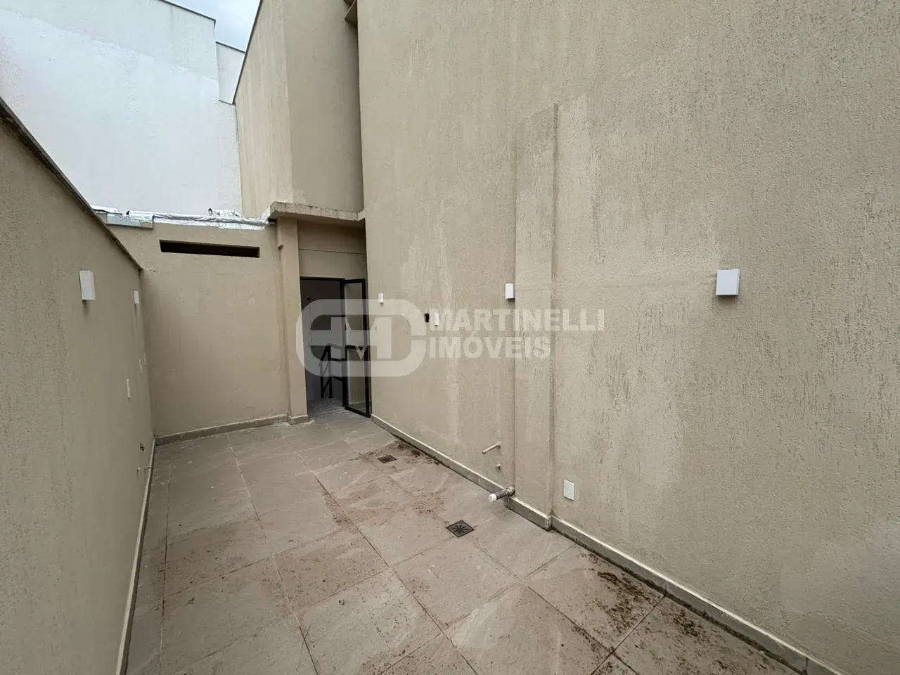 3-bedroom apartment with a separate, enclosed kitchen — photo 13