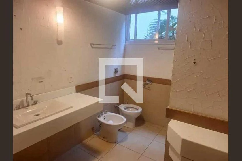 255 m² apartment with 3 bedrooms and 5 bathrooms — photo 13