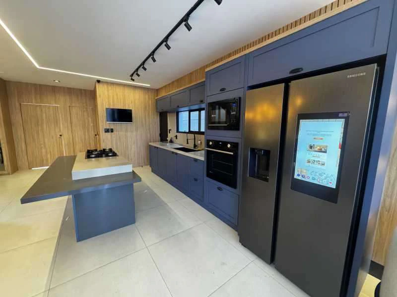 540 m² house with 5 en-suite bedrooms and open-plan kitchen — photo 2