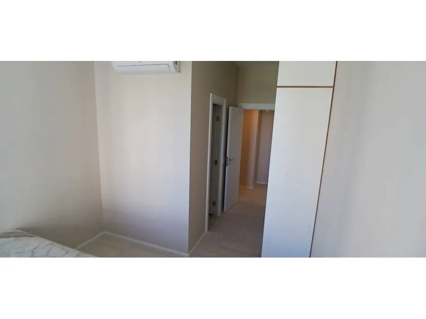 Unfurnished 3-bedroom apartment with 5 bathrooms — photo 14