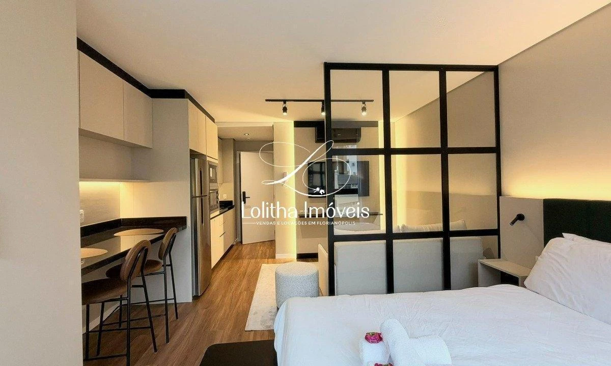 One-bedroom apartment in a building with a coworking space — photo 15
