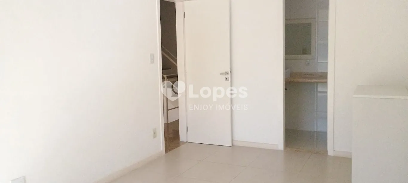 House with 5 bedrooms, 5 bathrooms and separate laundry — photo 32