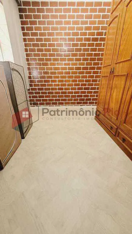 2-bedroom apartment in a building with a pool — photo 20
