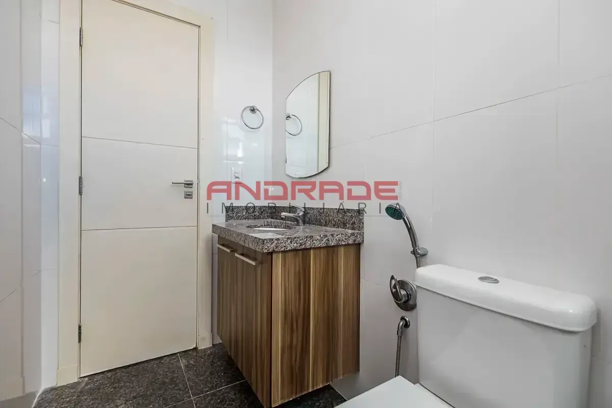 Apartment with 3 bedrooms and glass balcony — photo 33