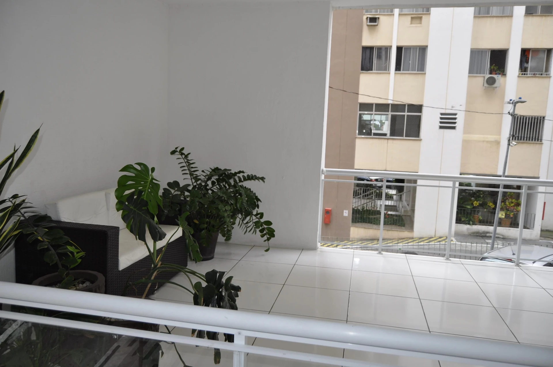 Glass-enclosed balcony in a 3-bedroom apartment, 65 m² — photo 9