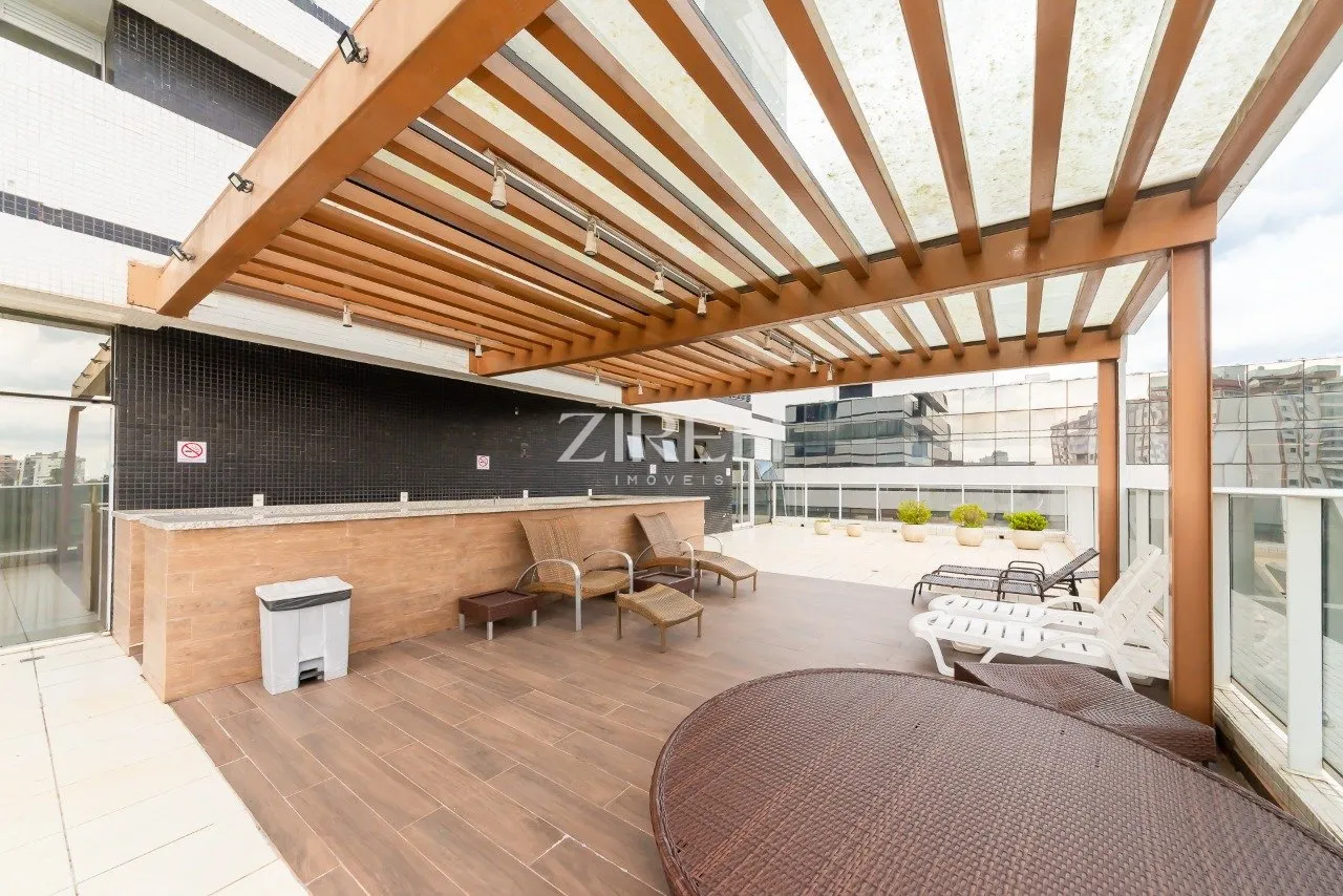 Glass-enclosed balcony in a 2-bedroom apartment, 57 m² — photo 14