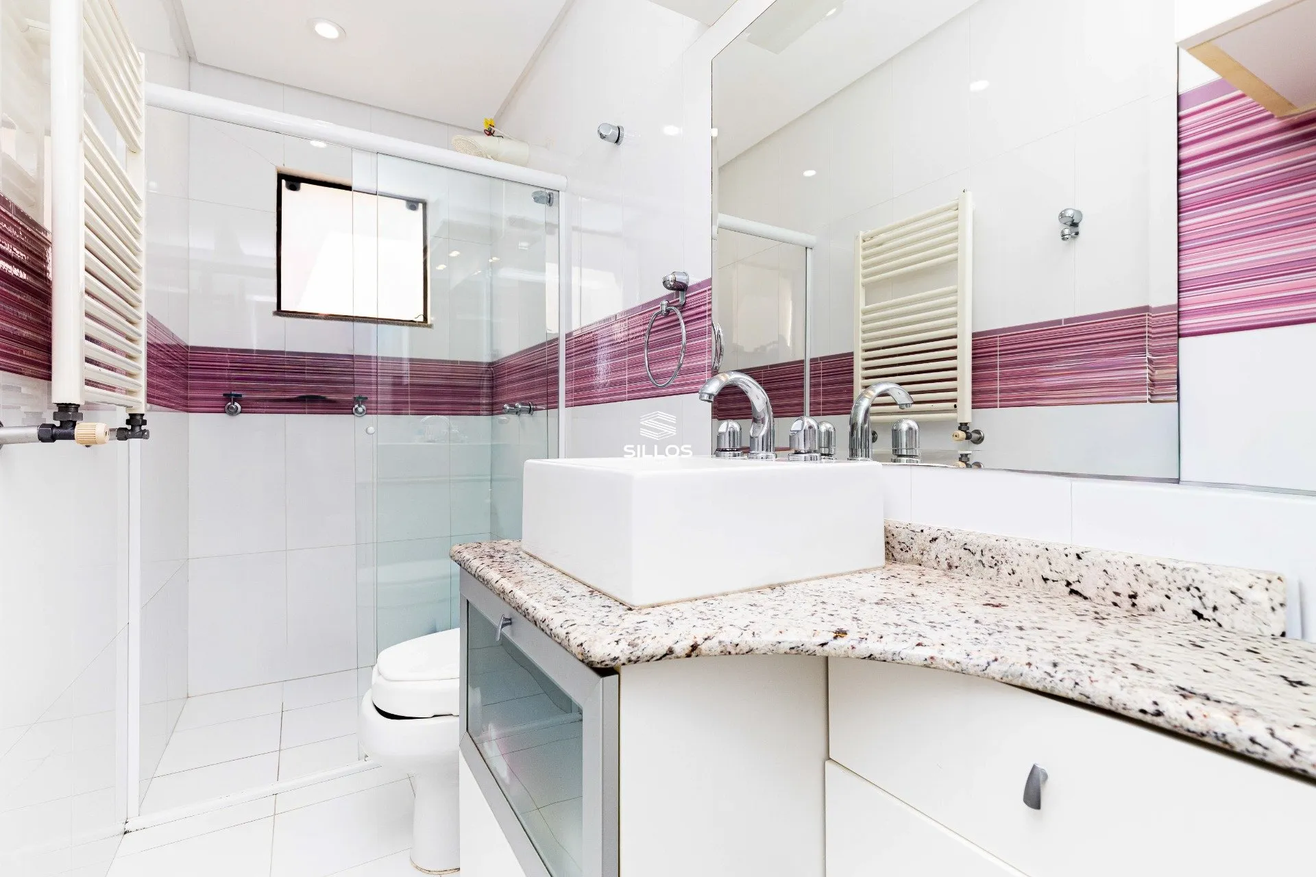 House with 4 bedrooms, 8 parking spaces in a condo — photo 34