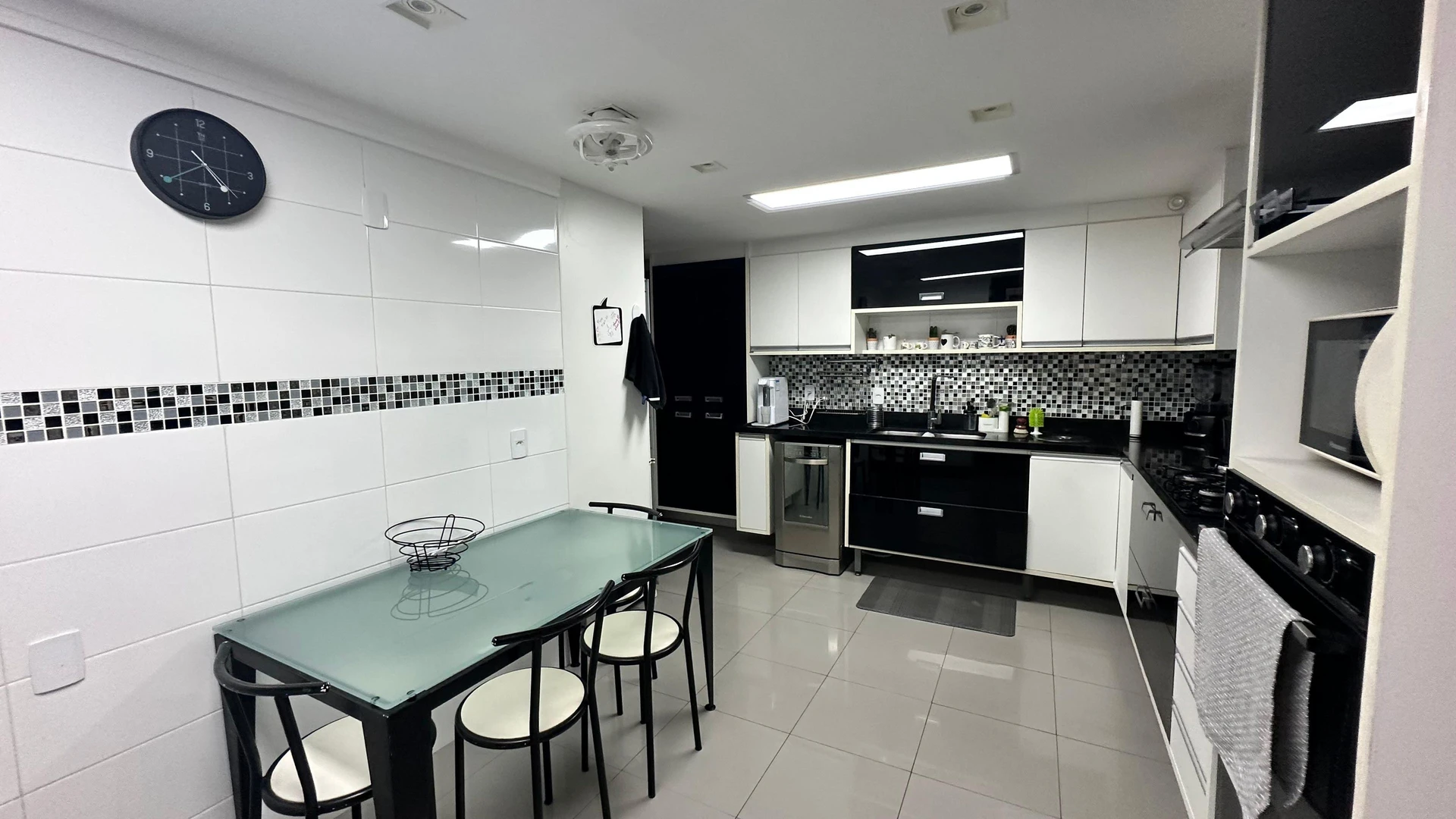 300 m² apartment with a washing machine and a dishwasher — photo 9