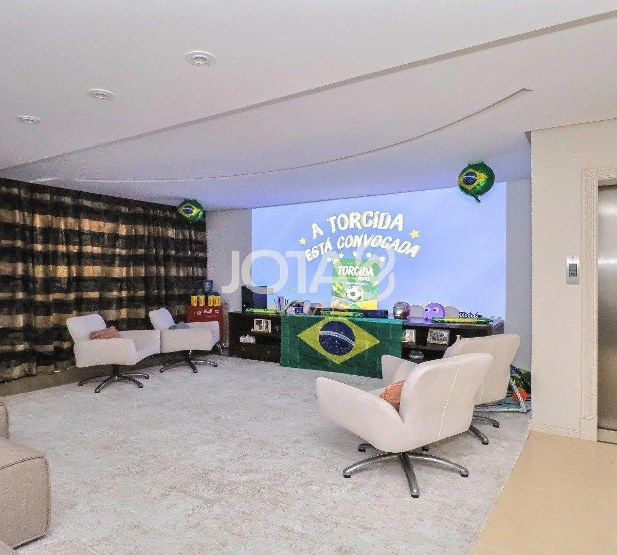 House with 5 suites, 8 baths and 6 parking spaces — photo 28