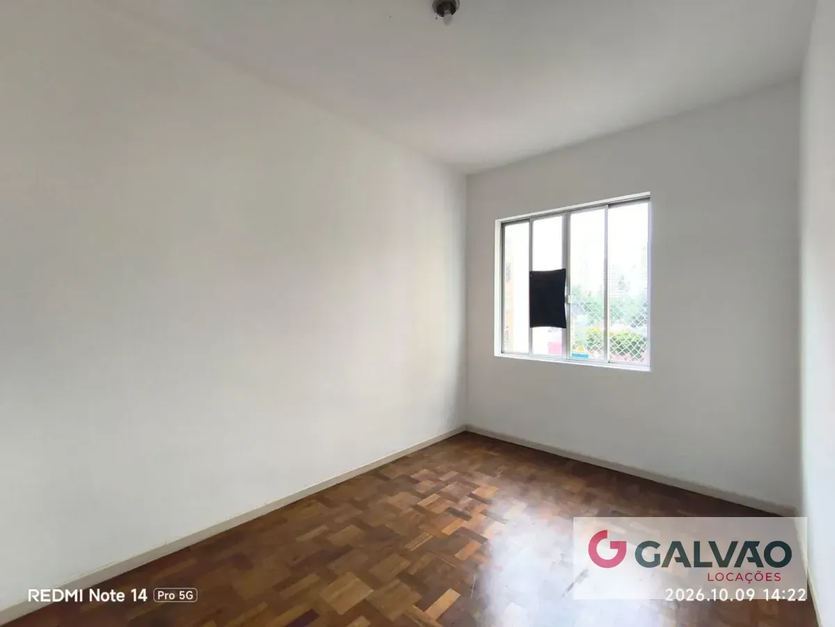 2-bedroom apartment with wood or laminate floors in Curitiba — photo 9